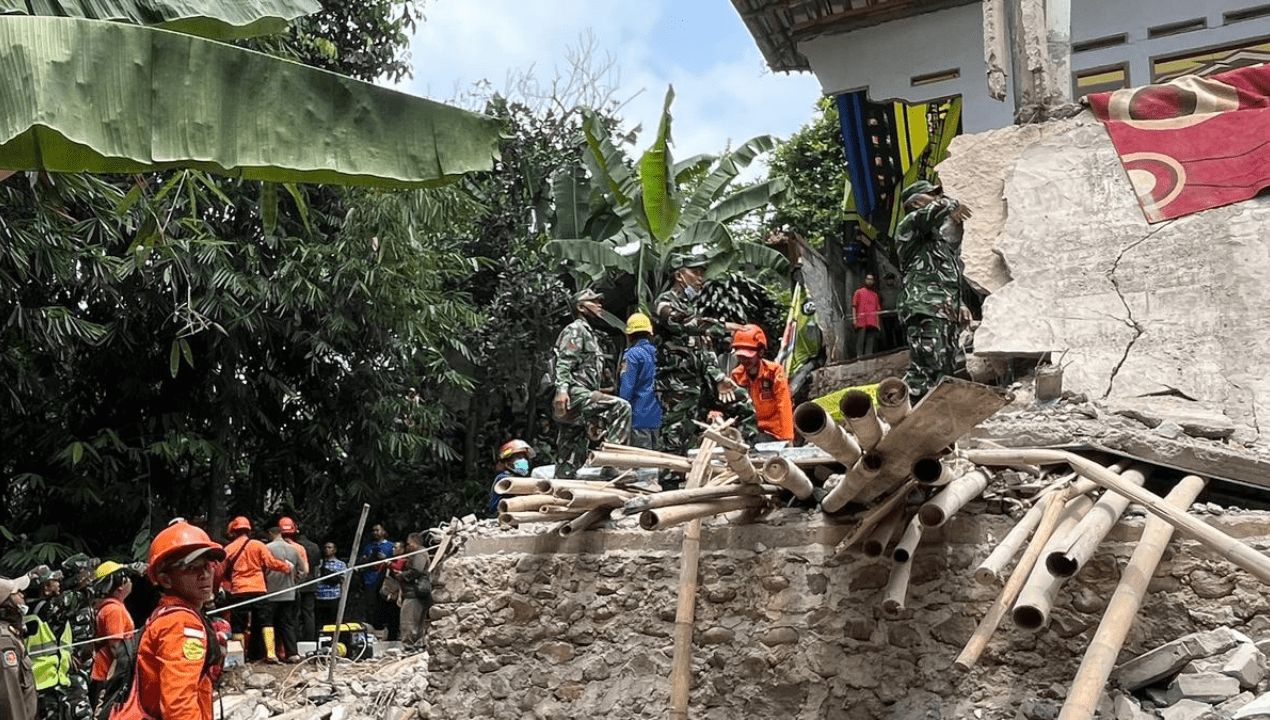 Ambruknya Majelis Taklim Ciomas: 3 Tewas